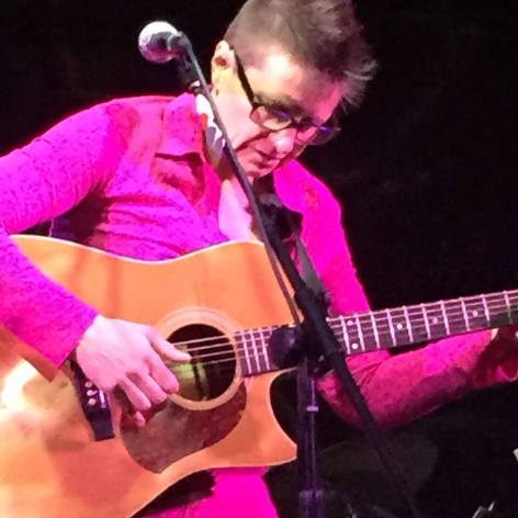 CW in pink in concert